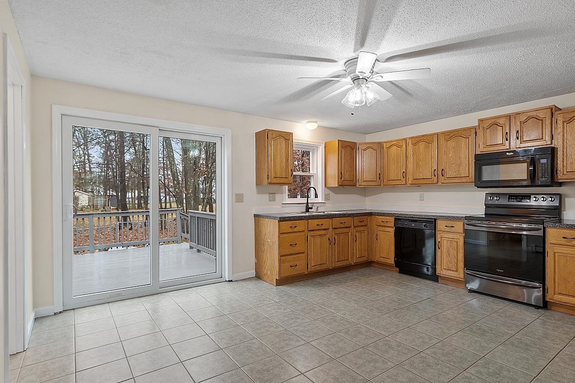 5 R Phillip Road, Unit RIGHT R Derry, NH 03038 - Photo 25 of 30