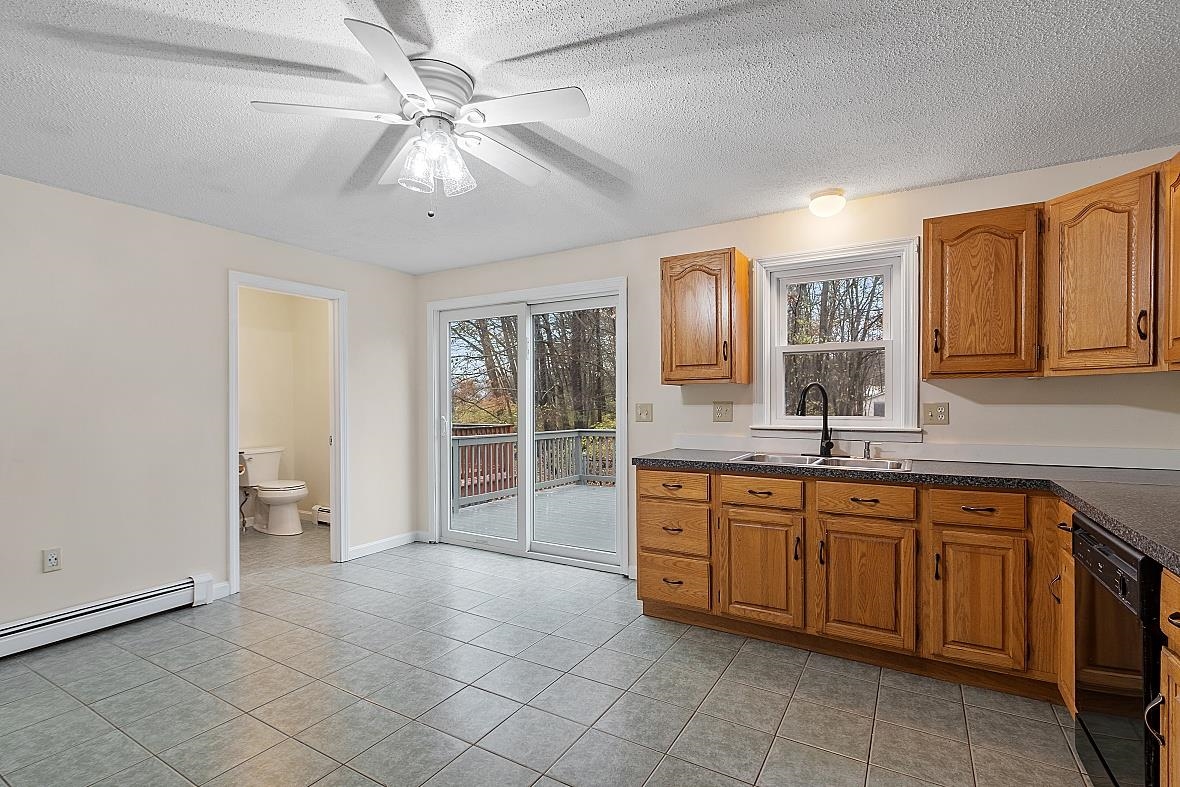 5 R Phillip Road, Unit RIGHT R Derry, NH 03038 - Photo 30 of 30