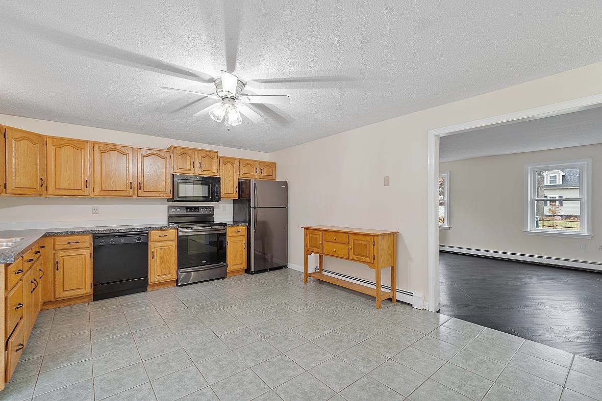 5 R Phillip Road, Unit RIGHT R Derry, NH 03038 - Photo 6 of 30