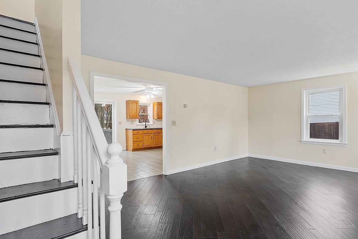 5 R Phillip Road, Unit RIGHT R Derry, NH 03038 - Photo 7 of 30