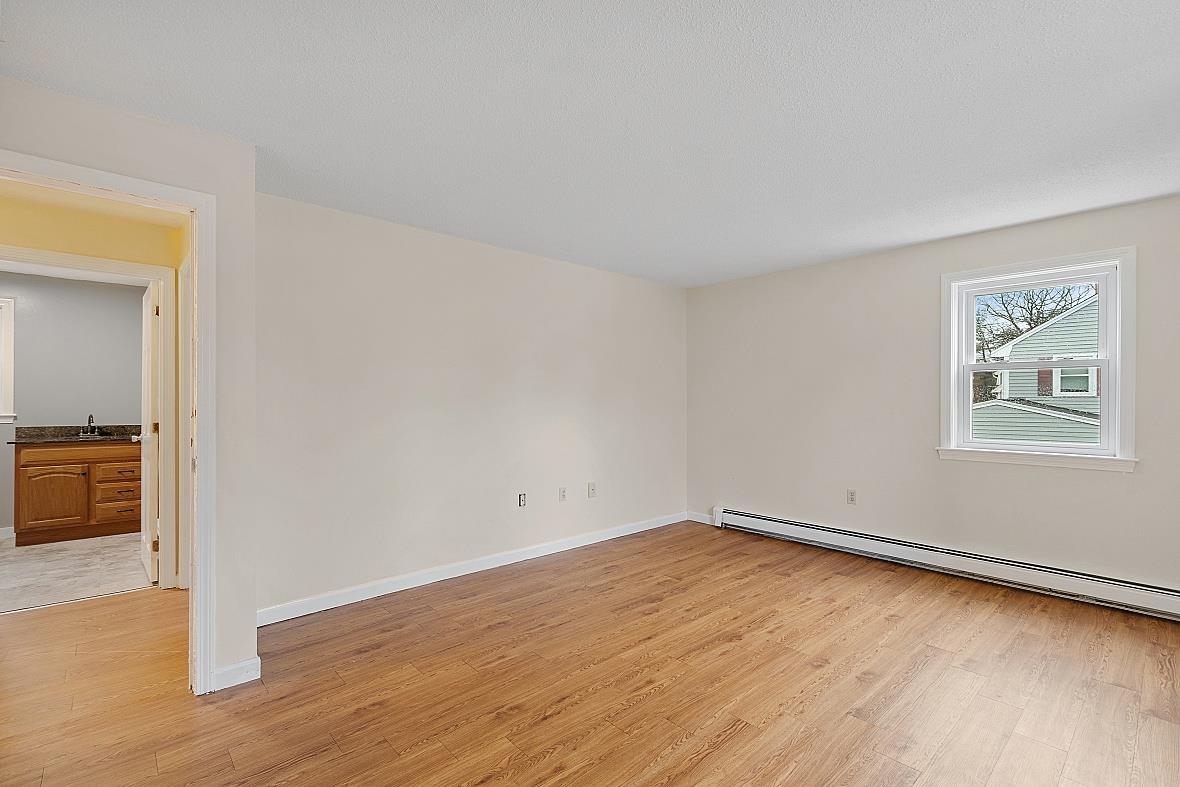 5 R Phillip Road, Unit RIGHT R Derry, NH 03038 - Photo 8 of 30