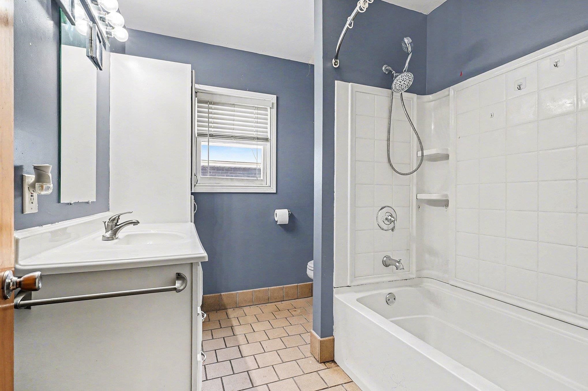 705 South Hampton Street Bay City, MI 48708 - Photo 9 of 26