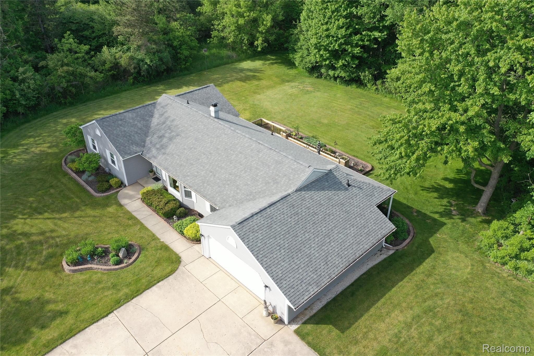 3147 East Highland Road Howell, MI 48855 - Photo 52 of 60 3147 drone1.JPG