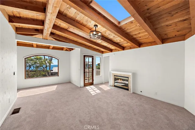 a view of livingroom with furniture