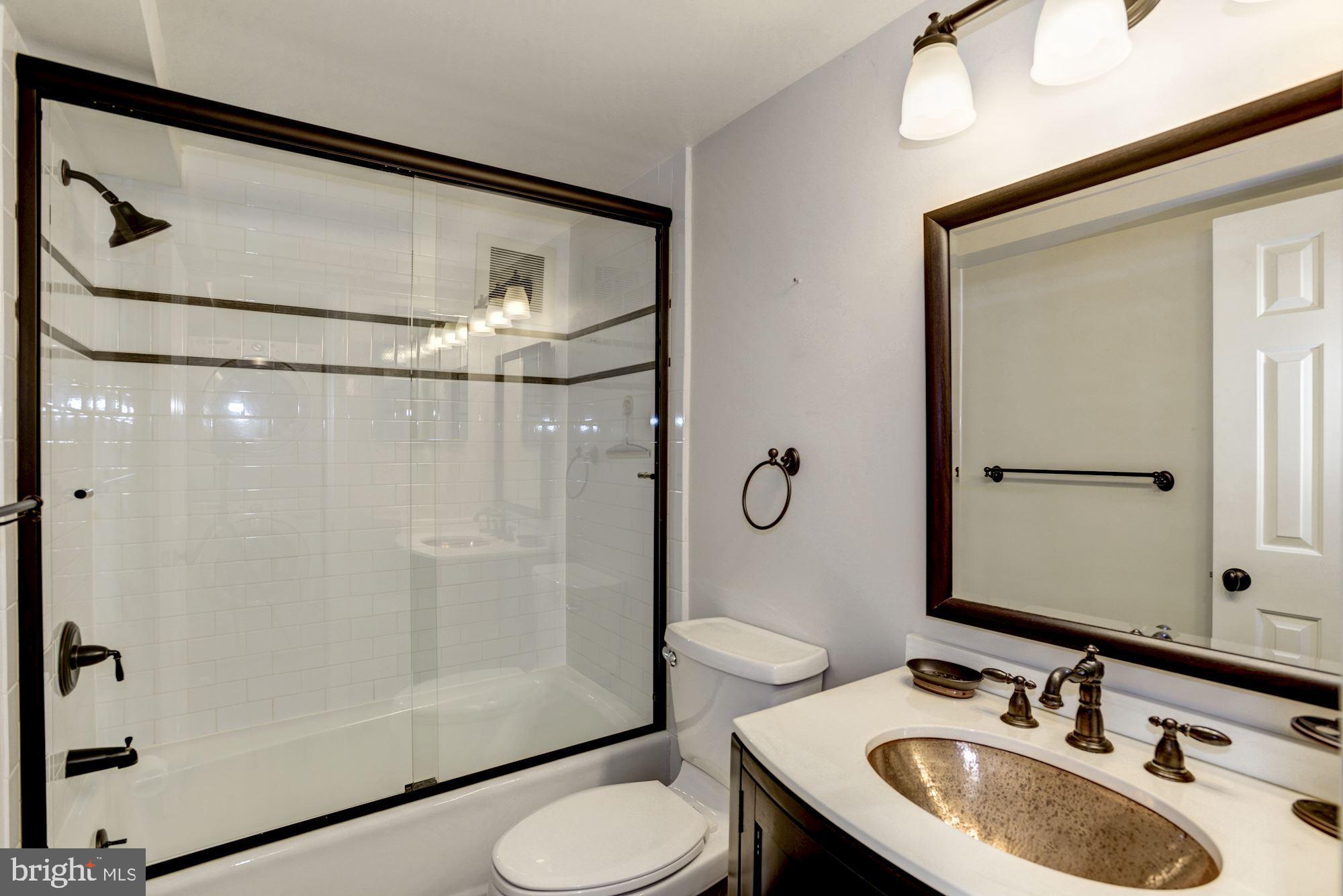 2022 N Street Northwest, Unit B Washington, DC 20036 - Photo 11 of 14 Upgraded Full bath with tub