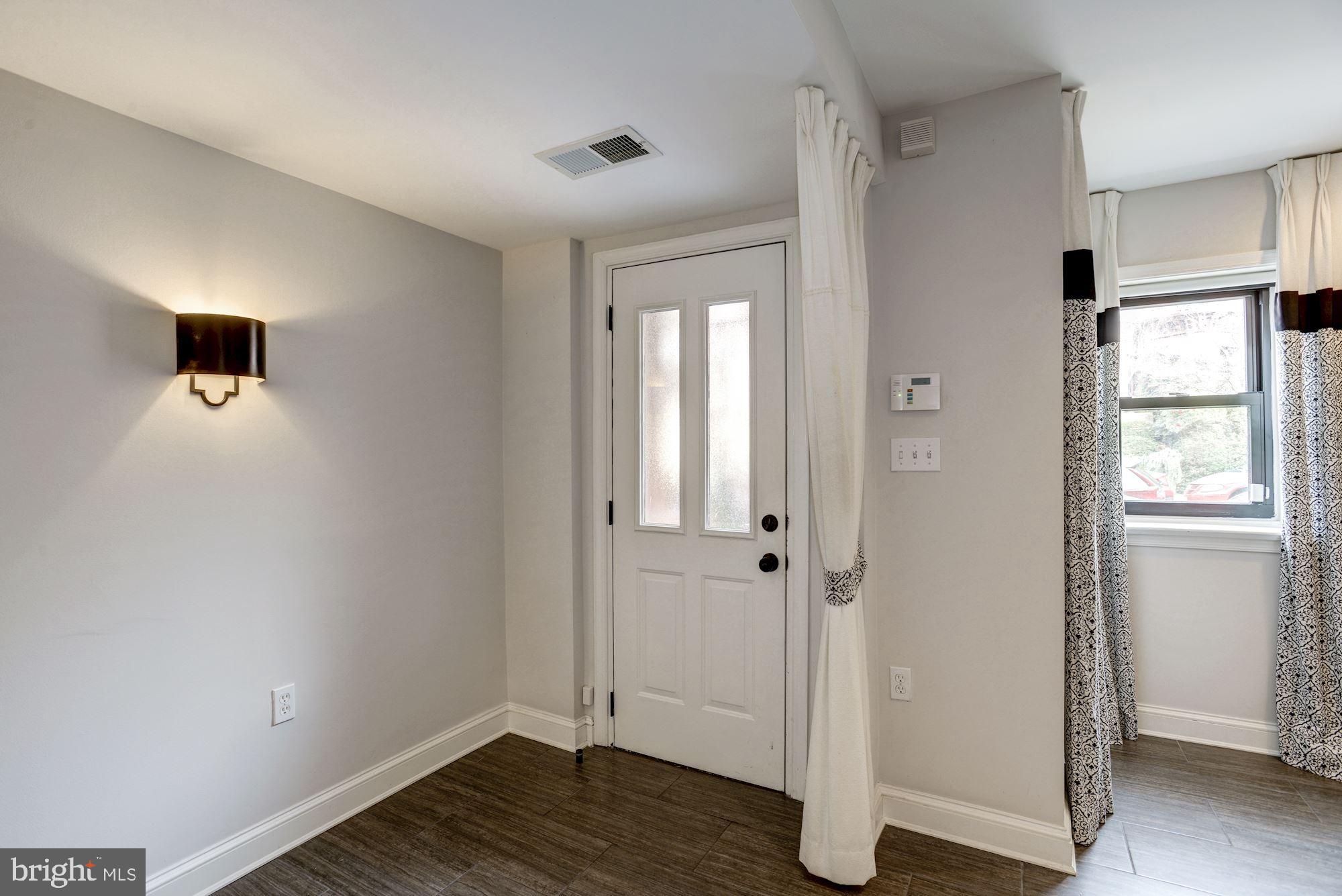 2022 N Street Northwest, Unit B Washington, DC 20036 - Photo 3 of 14 Entrance foyer