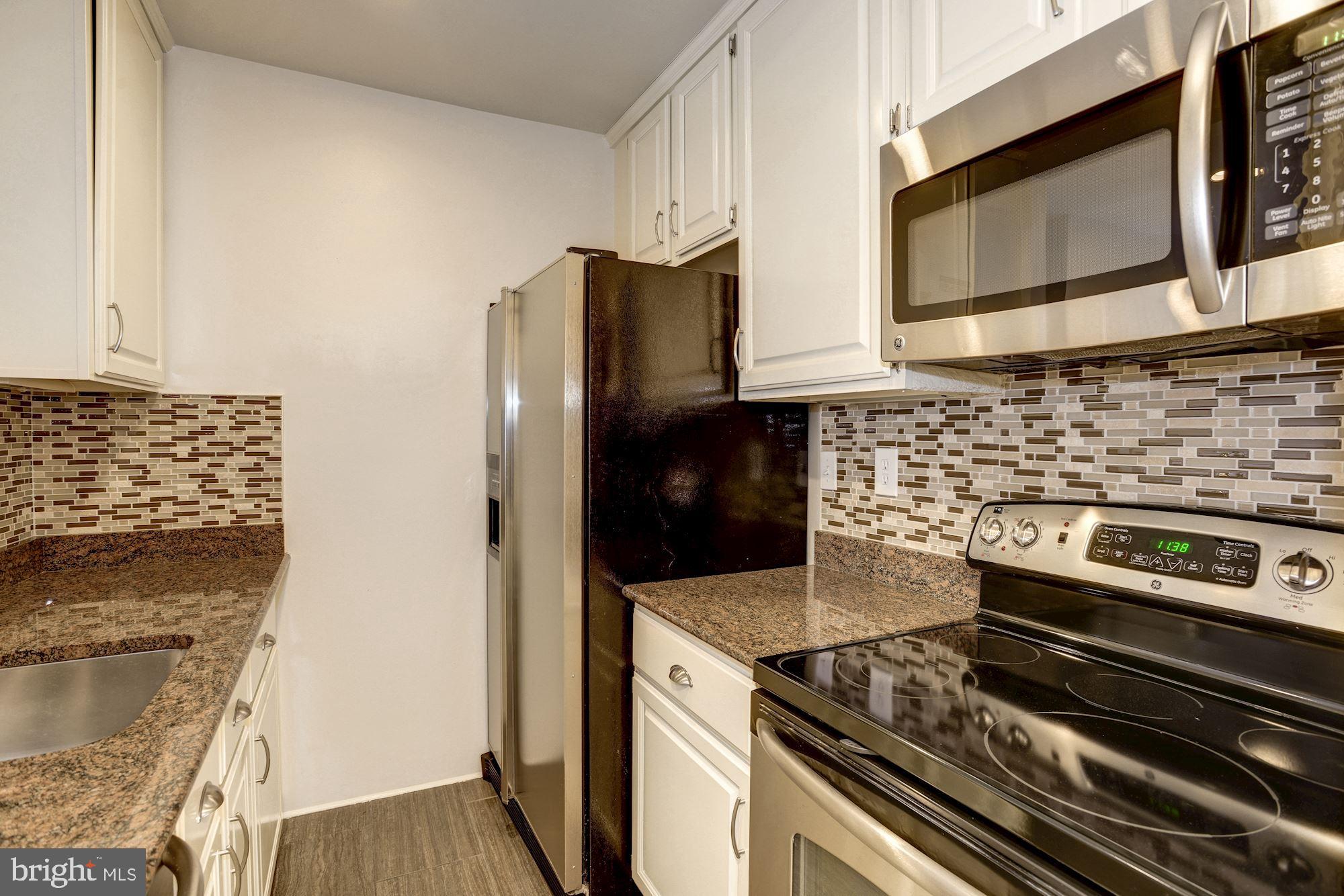 2022 N Street Northwest, Unit B Washington, DC 20036 - Photo 7 of 14 Kitchen w/upgraded appliances