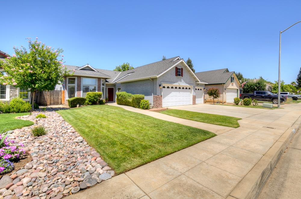 2671 Rall Avenue Clovis, CA 93611 - Photo 3 of 49