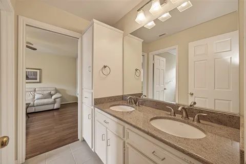 $485,000 | 6 Charleston Street South, Sugar Land, TX 77478