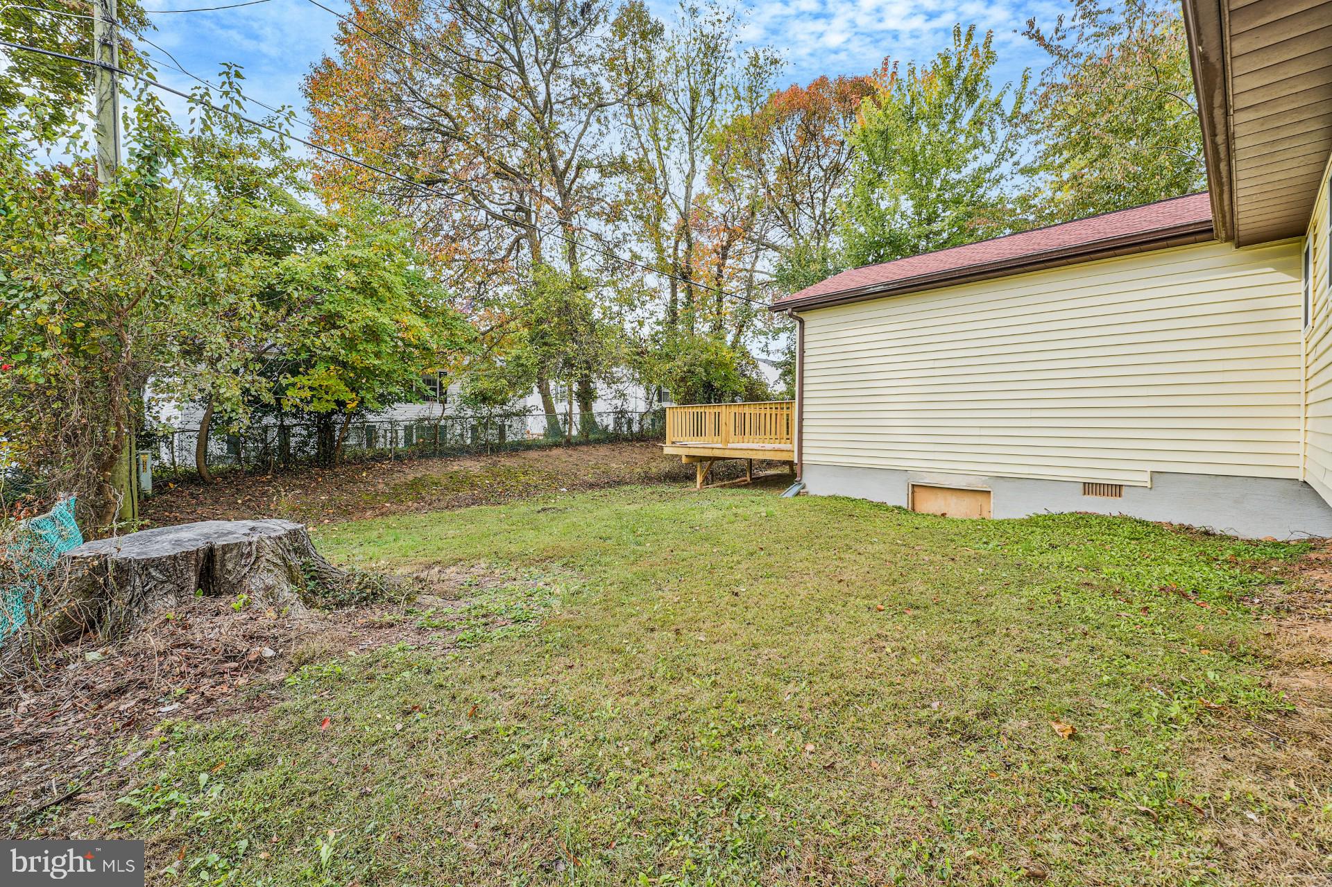 237 Candytuft Road Reisterstown, MD 21136 - Photo 10 of 34 a backyard of a house with lots of green space