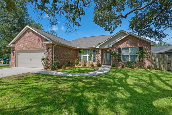 $2,725 | 150 Richpien Road, Fort Walton Beach, FL 32547