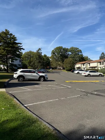 $2,400 | 221 Cottonwood Road, Unit 221, Newington, CT 06111