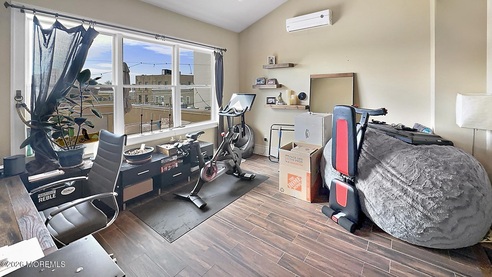 18 Broad Street, Unit 3 Red Bank, NJ 07701 - Photo 5 of 19 DJTenHoeve_18Broad2R,RedBank_5_ME