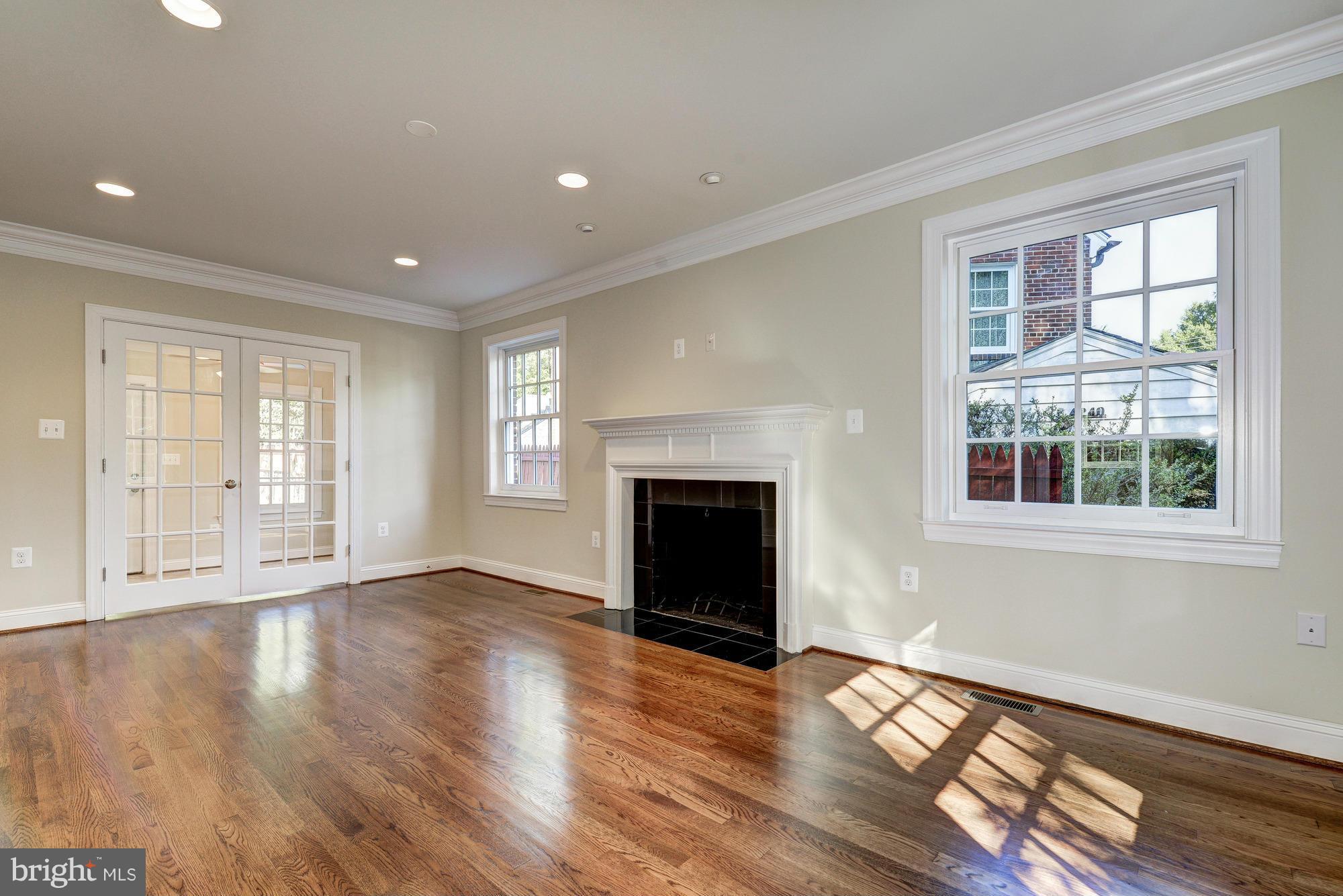 4236 Reno Road Northwest Washington, DC 20008 - Photo 3 of 23 Living Room