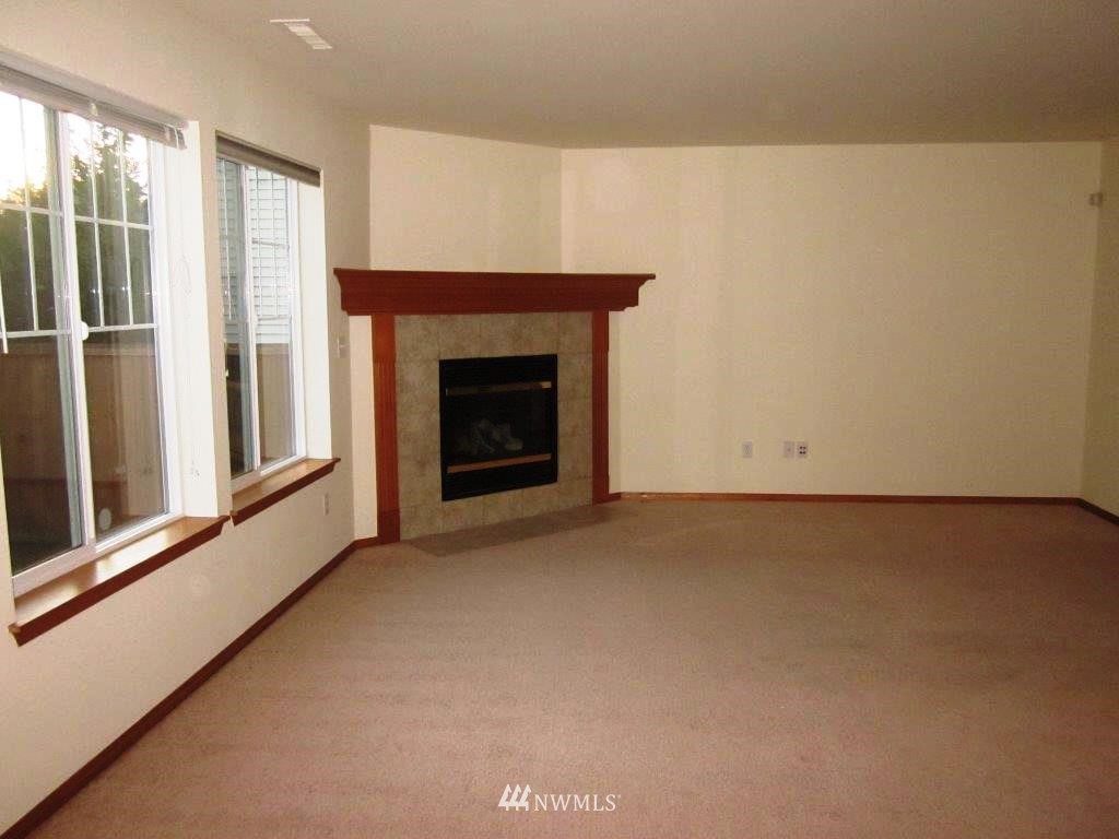 2715 Northeast 2nd Street Renton, WA 98056 - Photo 3 of 15 Gallery Image 3