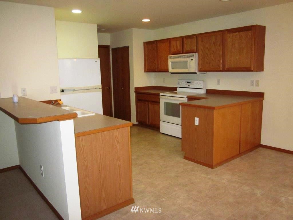 2715 Northeast 2nd Street Renton, WA 98056 - Photo 5 of 15 Gallery Image 5