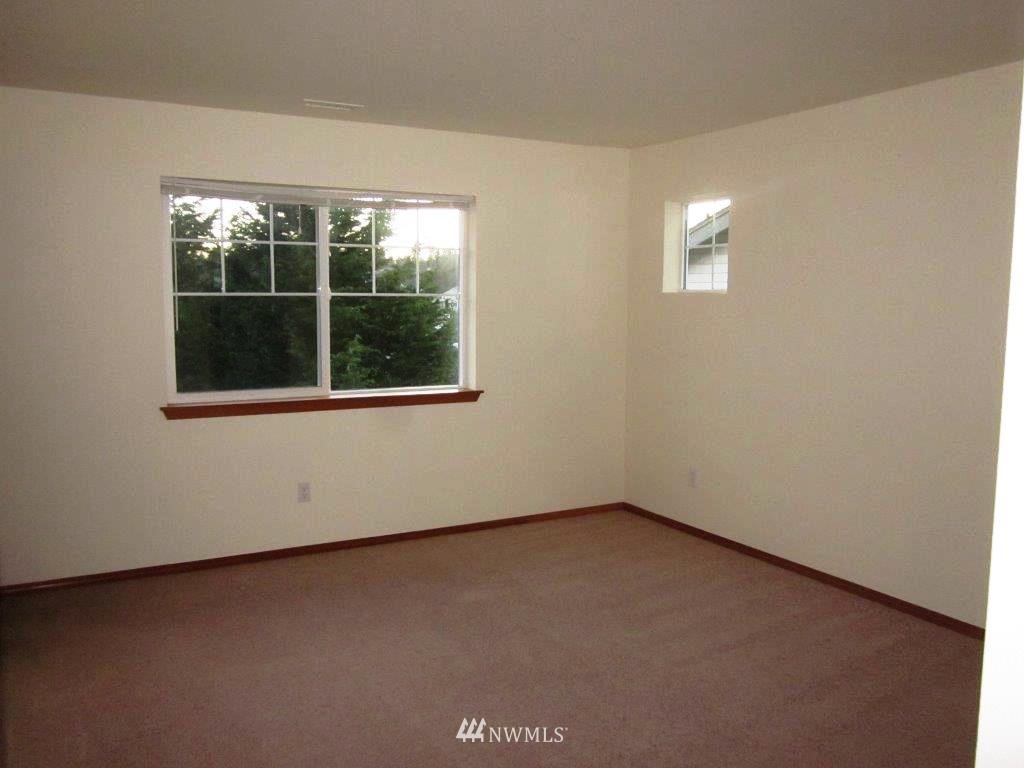 2715 Northeast 2nd Street Renton, WA 98056 - Photo 7 of 15 Gallery Image 7