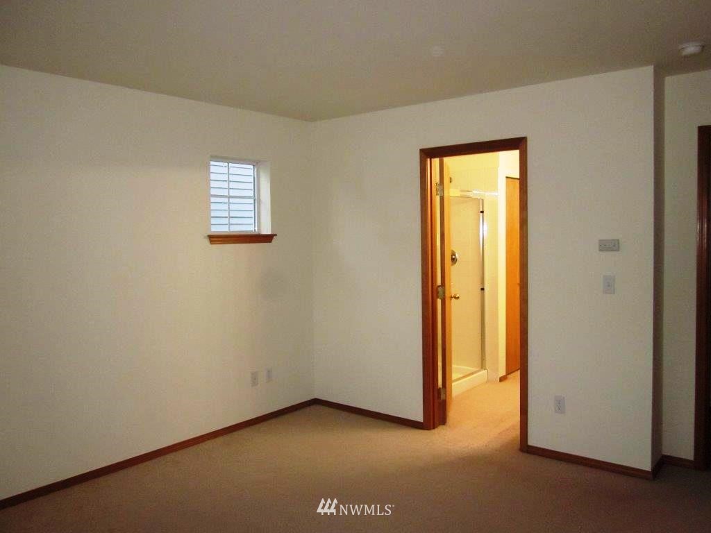 2715 Northeast 2nd Street Renton, WA 98056 - Photo 8 of 15 Gallery Image 8