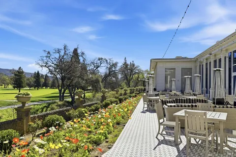 a view of a yard in front of house