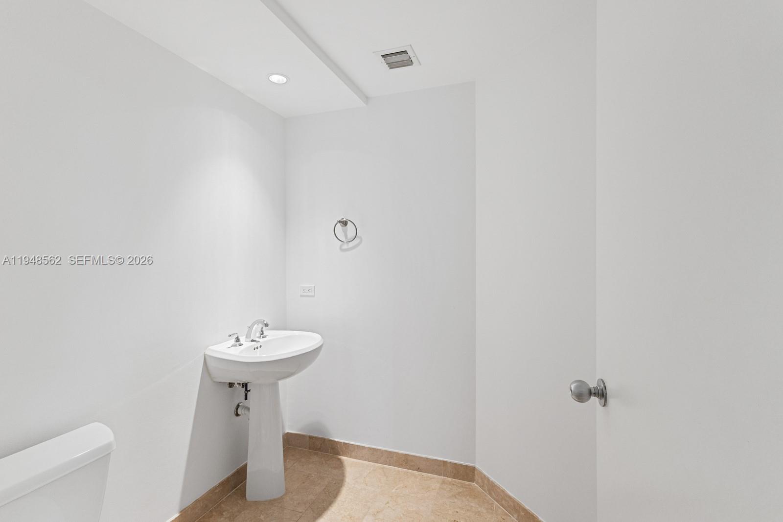 801 Brickell Key Boulevard, Unit 1005 Miami, FL 33131 - Photo 6 of 21 Half bath