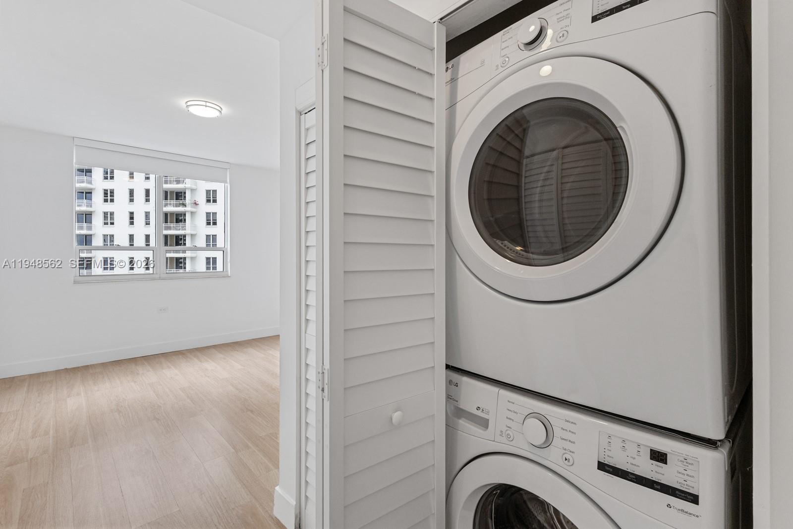 801 Brickell Key Boulevard, Unit 1005 Miami, FL 33131 - Photo 10 of 21