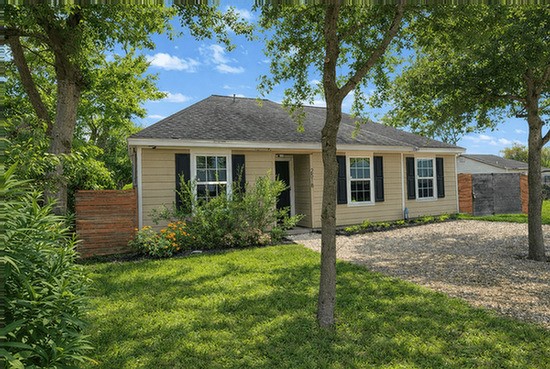 2518 Staples Street Houston, TX 77026 - Photo 22 of 22 a front view of house with yard and green space