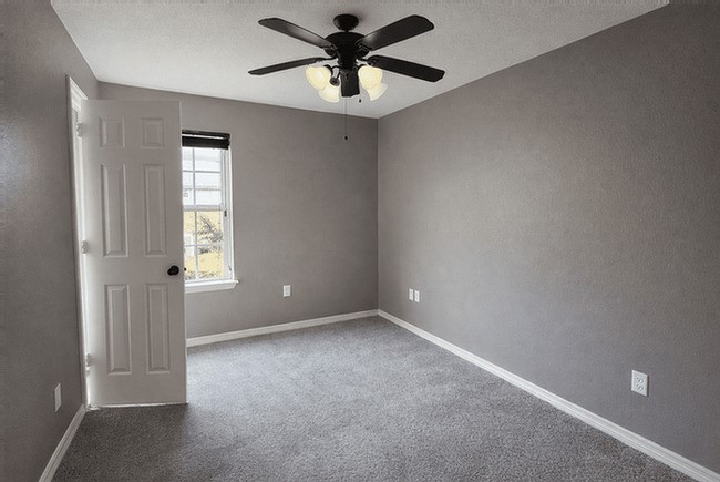 2518 Staples Street Houston, TX 77026 - Photo 7 of 22 an empty room with windows and fan