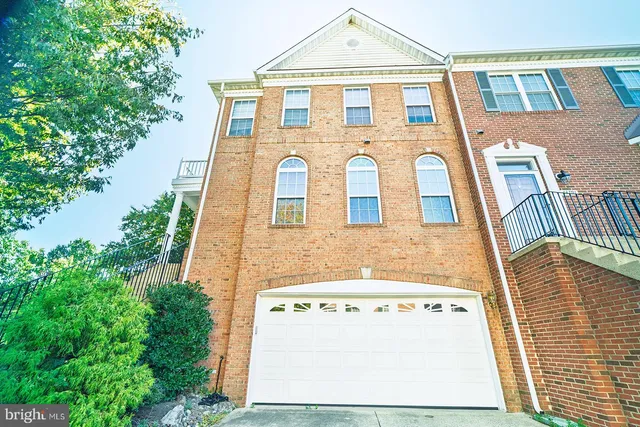 $769,999 | 43793 Steinbeck Square, Ashburn, VA 20147