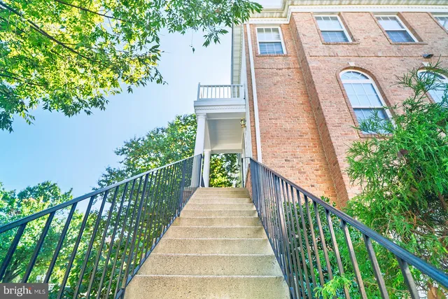 $769,999 | 43793 Steinbeck Square, Ashburn, VA 20147