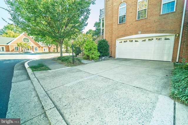 $769,999 | 43793 Steinbeck Square, Ashburn, VA 20147