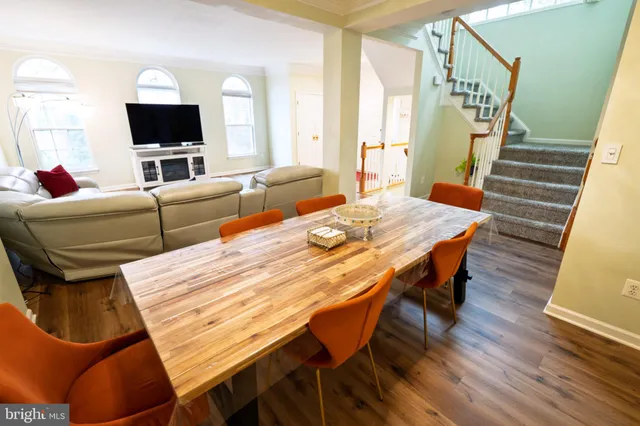 $769,999 | 43793 Steinbeck Square, Ashburn, VA 20147