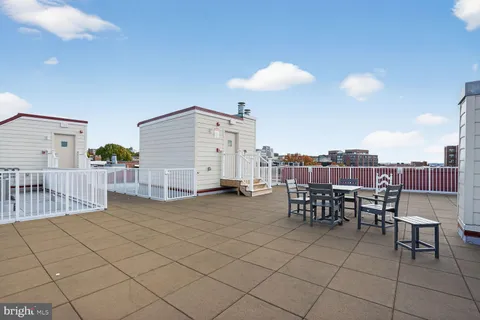 a picture of city view