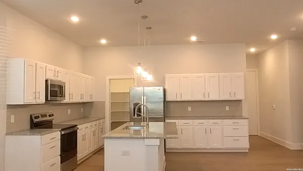 $2,125 | 330 East Carson Street, Unit 1201, San Antonio, TX 78208