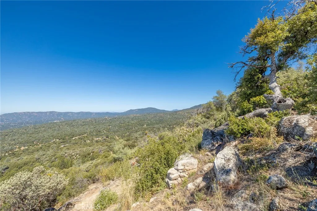 49 Old Yosemite Road Oakhurst, CA 93644 - Photo 15 of 41 Gallery Image 15