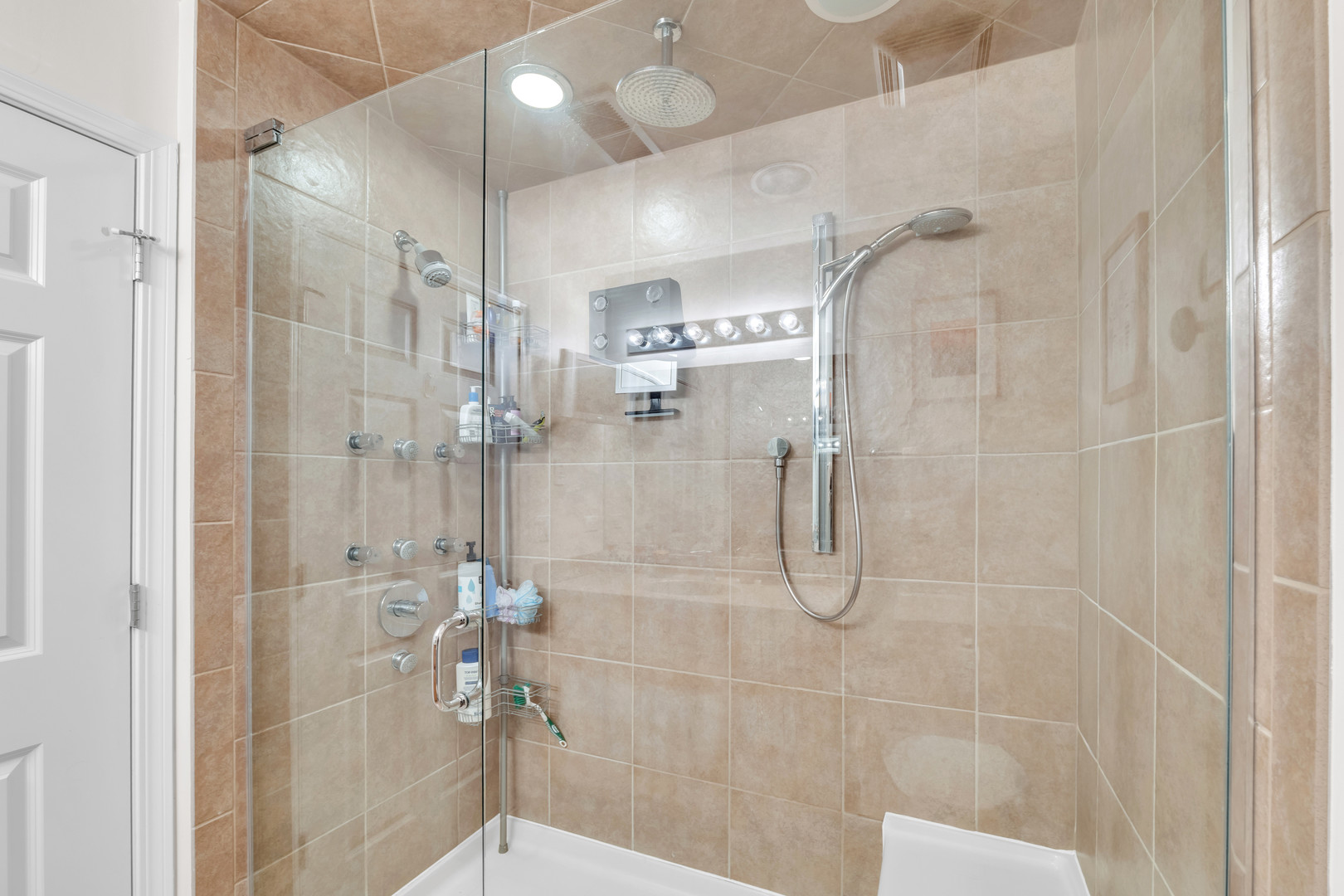 2025 South Indiana Avenue, Unit 209 Chicago, IL 60616 - Photo 9 of 10 a bathroom with a shower