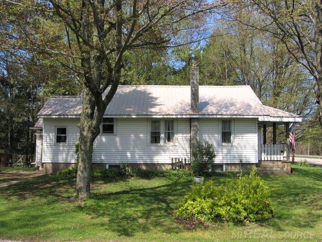 2450 Lakeshore Road Applegate, MI 48401 - Photo 3 of 28