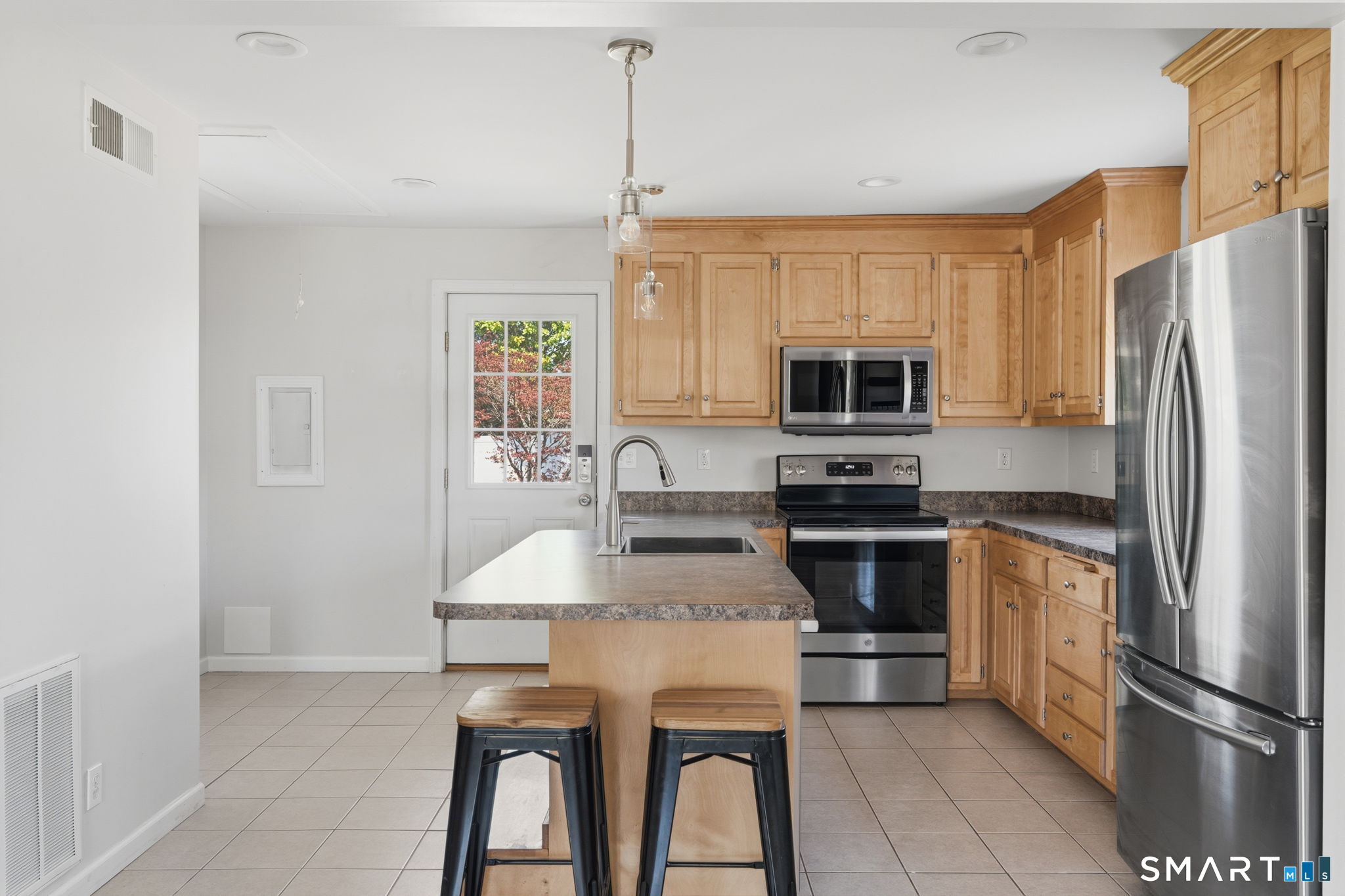 140 Shuttle Meadow Road Plainville, CT 06062 - Photo 7 of 34
