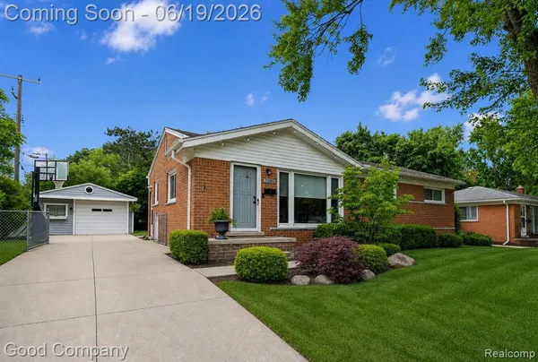 $2,600 | 1390 Catalpa Drive, Rochester, MI 48307