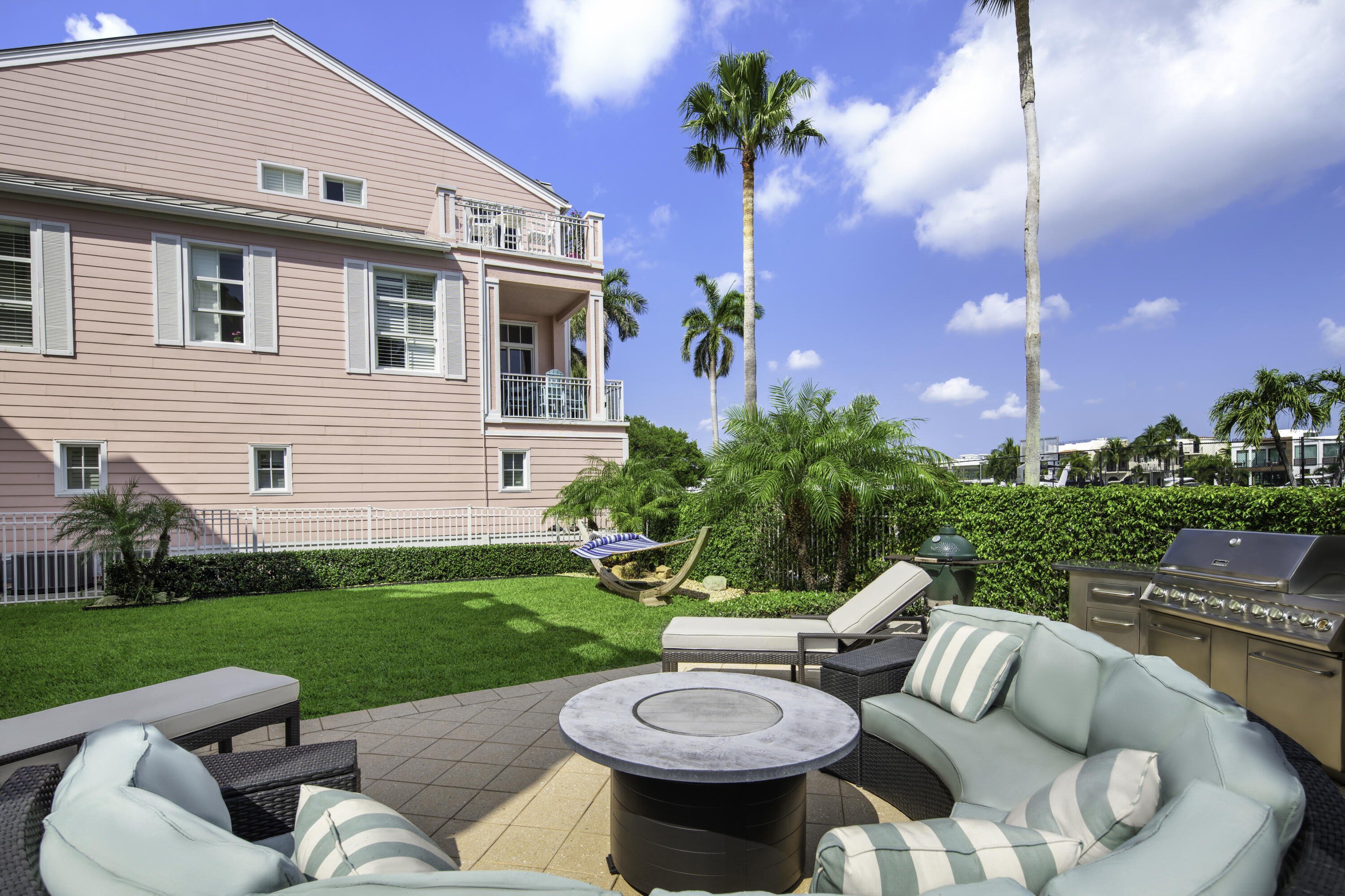 2875 Marina Circle Lighthouse Point, FL 33064 - Photo 31 of 47 Outdoor yard with patio