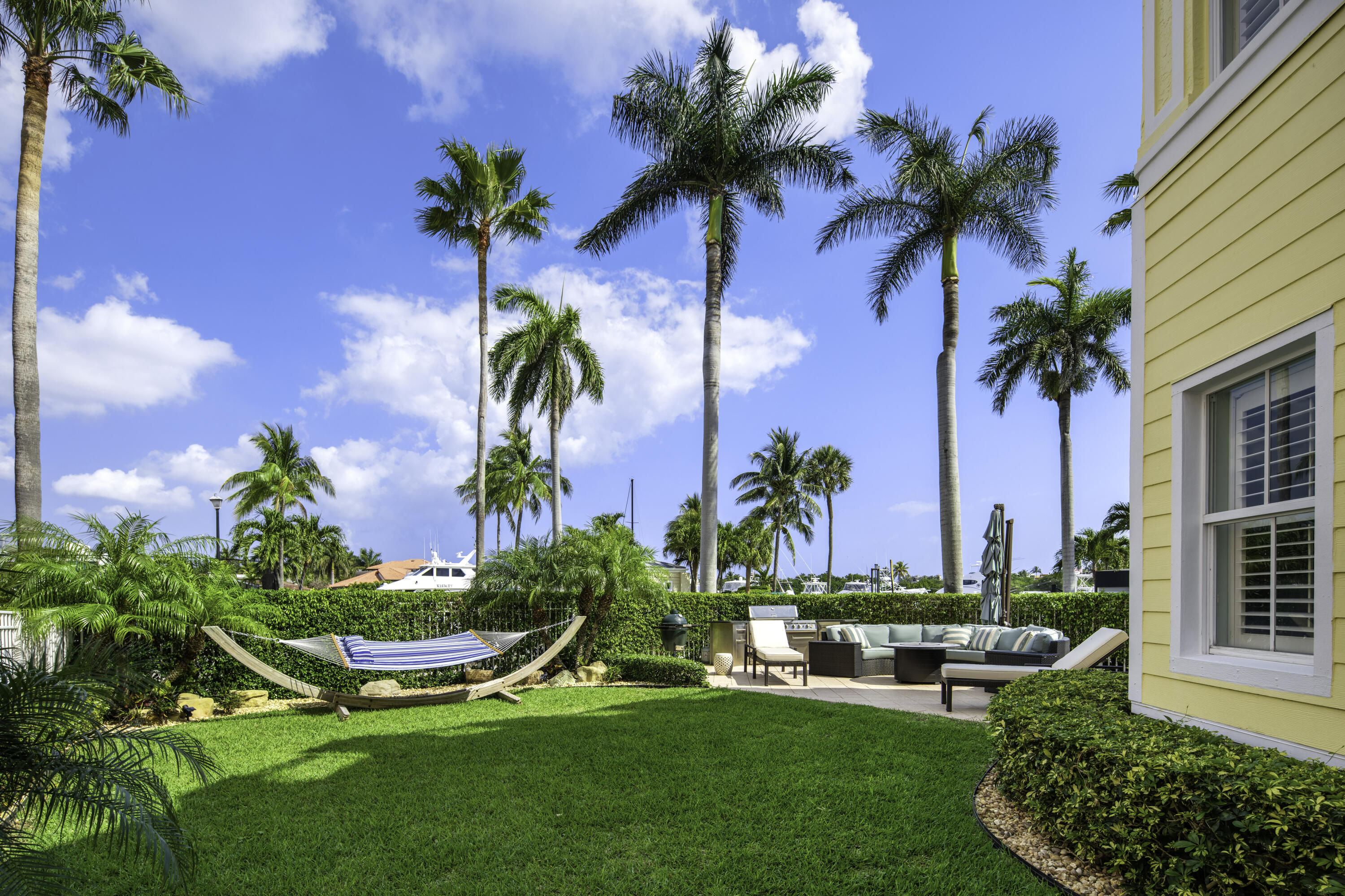 2875 Marina Circle Lighthouse Point, FL 33064 - Photo 32 of 47 Outdoor yard