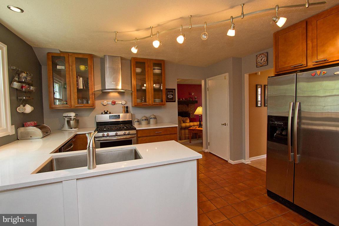419 Longmeadow Road Lancaster, PA 17601 - Photo 8 of 43