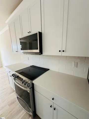 $399,900 | 9 Hawthorne Lane, Unit 102, Greenville, SC 29605