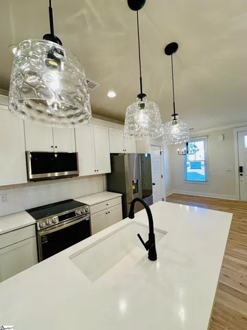 $399,900 | 9 Hawthorne Lane, Unit 102, Greenville, SC 29605