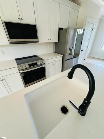 $399,900 | 9 Hawthorne Lane, Unit 102, Greenville, SC 29605