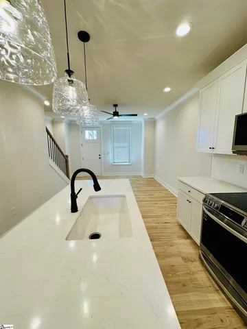 $399,900 | 9 Hawthorne Lane, Unit 102, Greenville, SC 29605