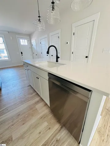 $399,900 | 9 Hawthorne Lane, Unit 102, Greenville, SC 29605