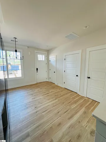 $399,900 | 9 Hawthorne Lane, Unit 102, Greenville, SC 29605