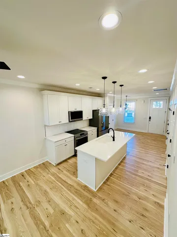 $399,900 | 9 Hawthorne Lane, Unit 102, Greenville, SC 29605