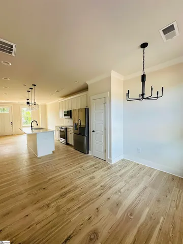 $399,900 | 9 Hawthorne Lane, Unit 102, Greenville, SC 29605