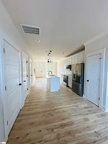 $399,900 | 9 Hawthorne Lane, Unit 102, Greenville, SC 29605